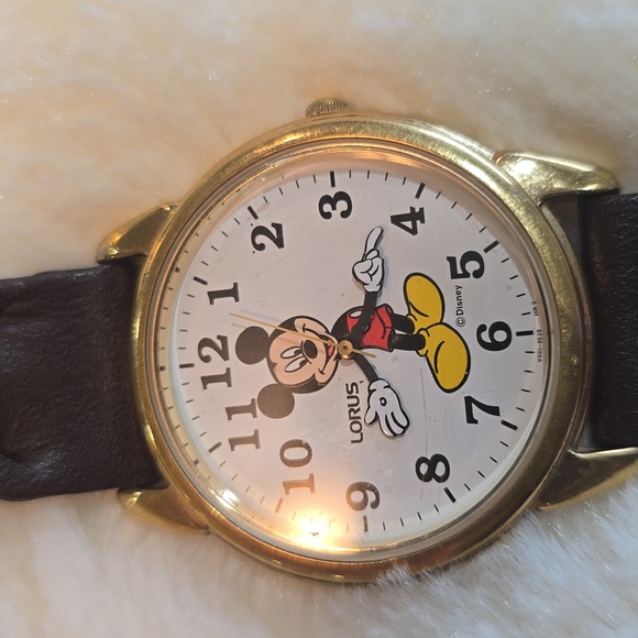 Mickey Mouse Lorus Watch! It Works!  "New Battery 4-25-25".  Looks Like New. - Picture 3 of 12
